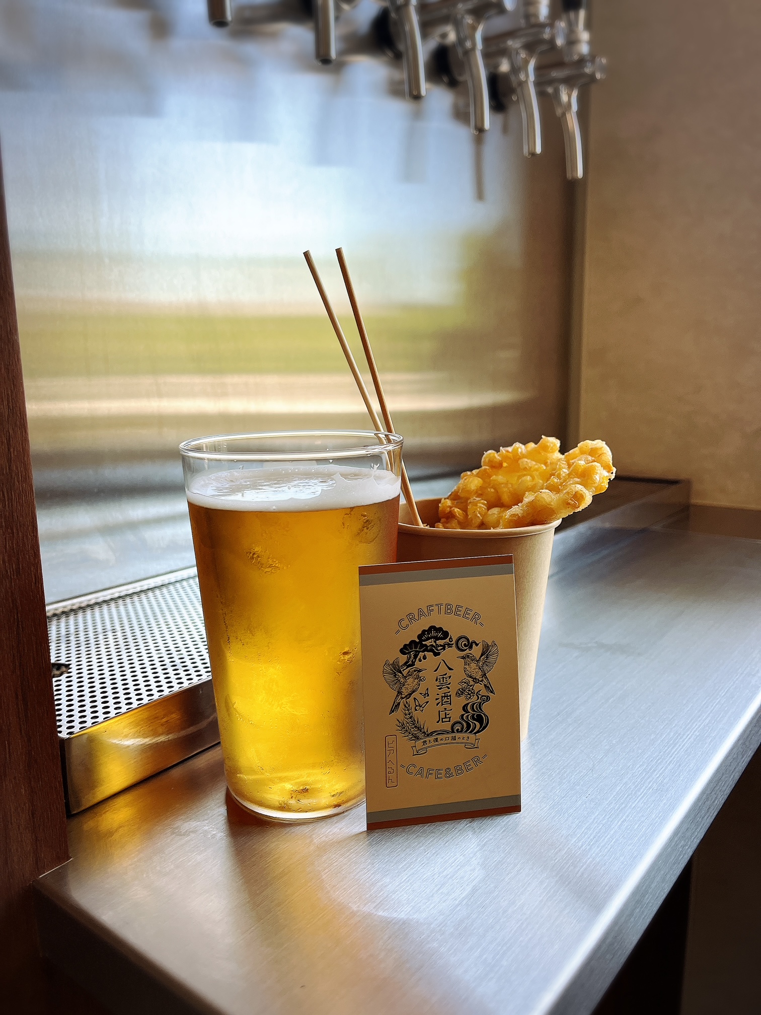 クラフトビールと唐揚げ。